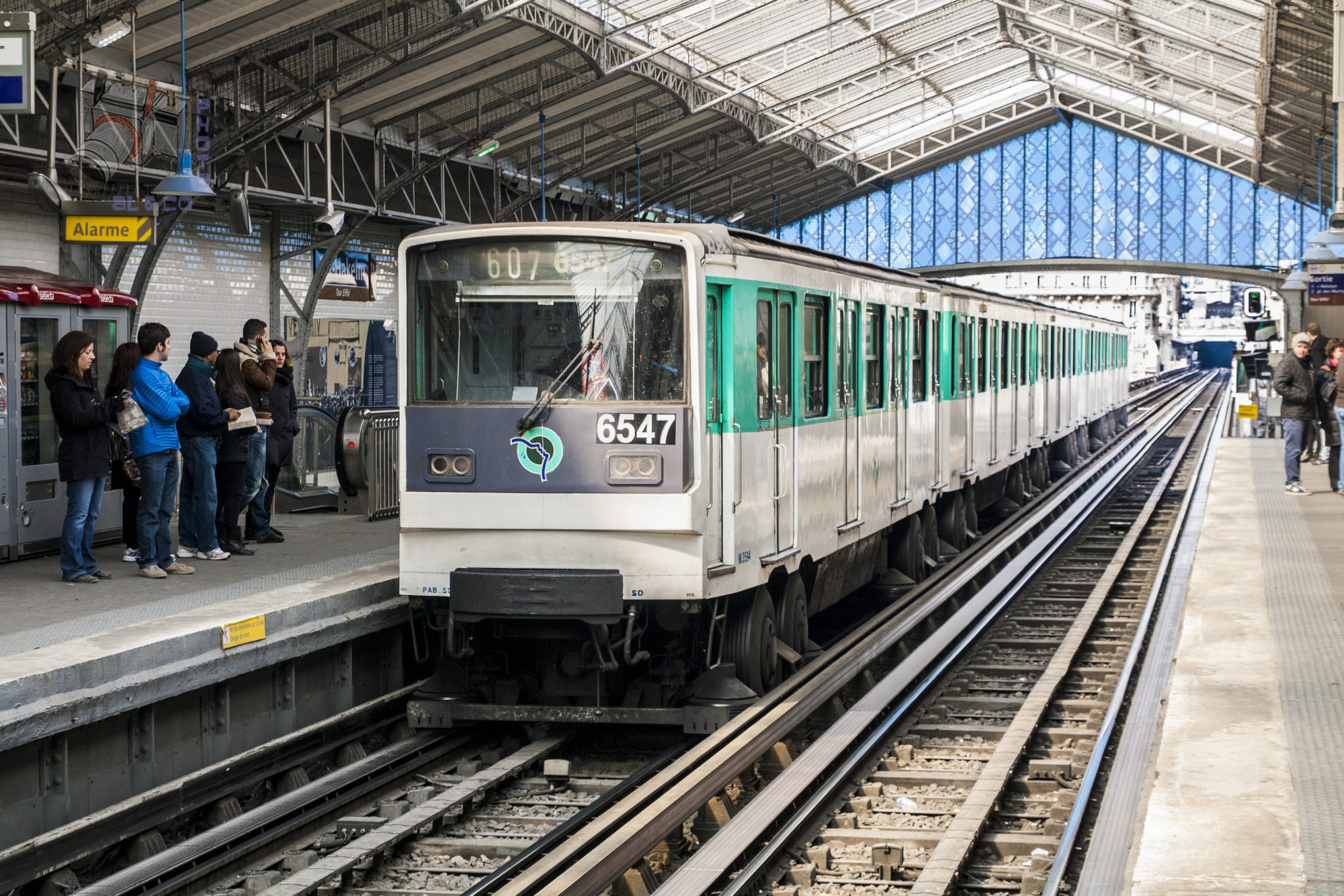 Comment la RATP s'est emparée de WeChat pour accueillir les touristes chinois - Numerama Comment la RATP s'est emparée de WeChat pour accueillir les touristes chinois - Numerama