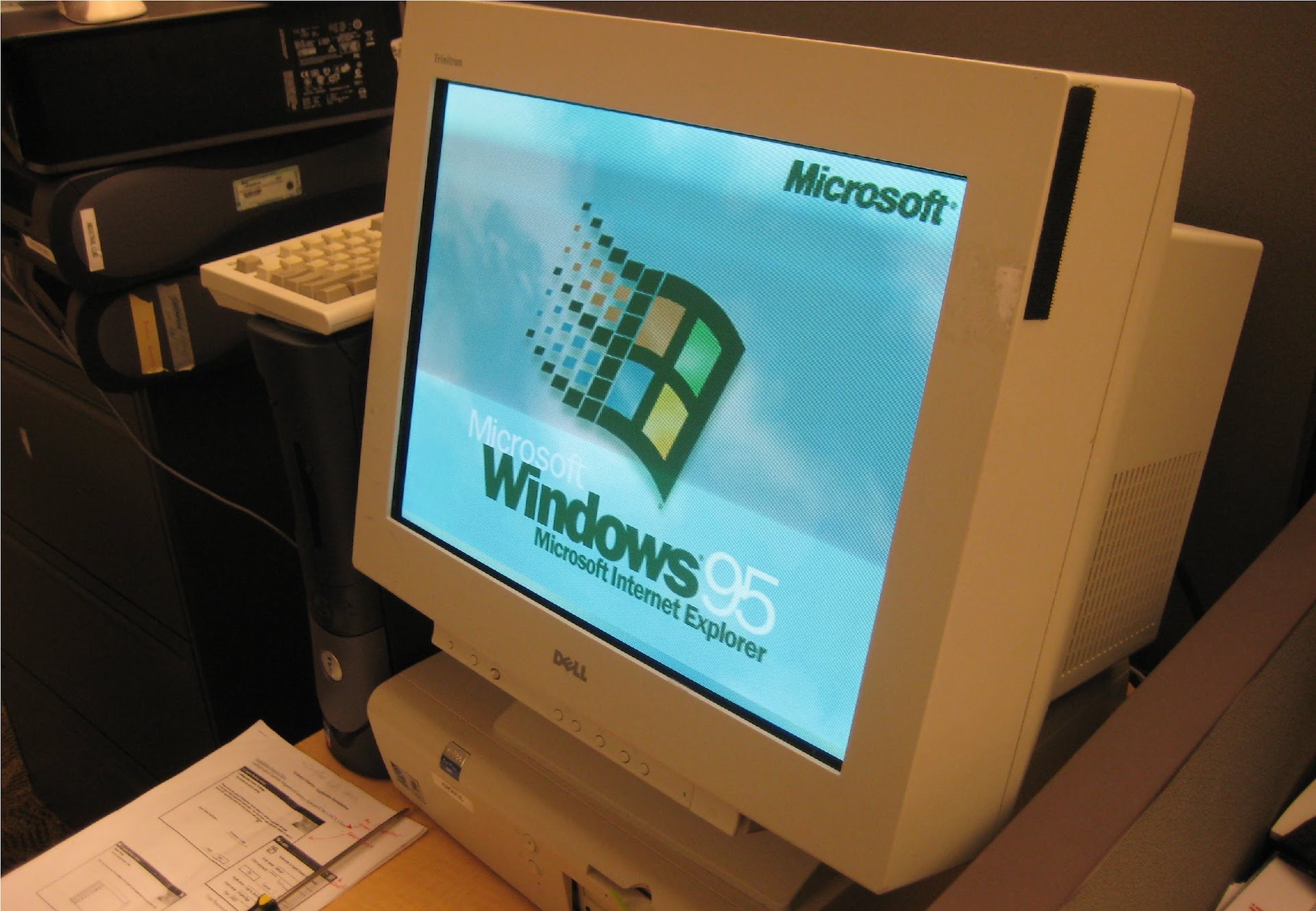 Виндовс монитор. Виндовс 95 ПК. Монитор Windows 95. Монитор виндовс 98. Windows 95 компьютер.