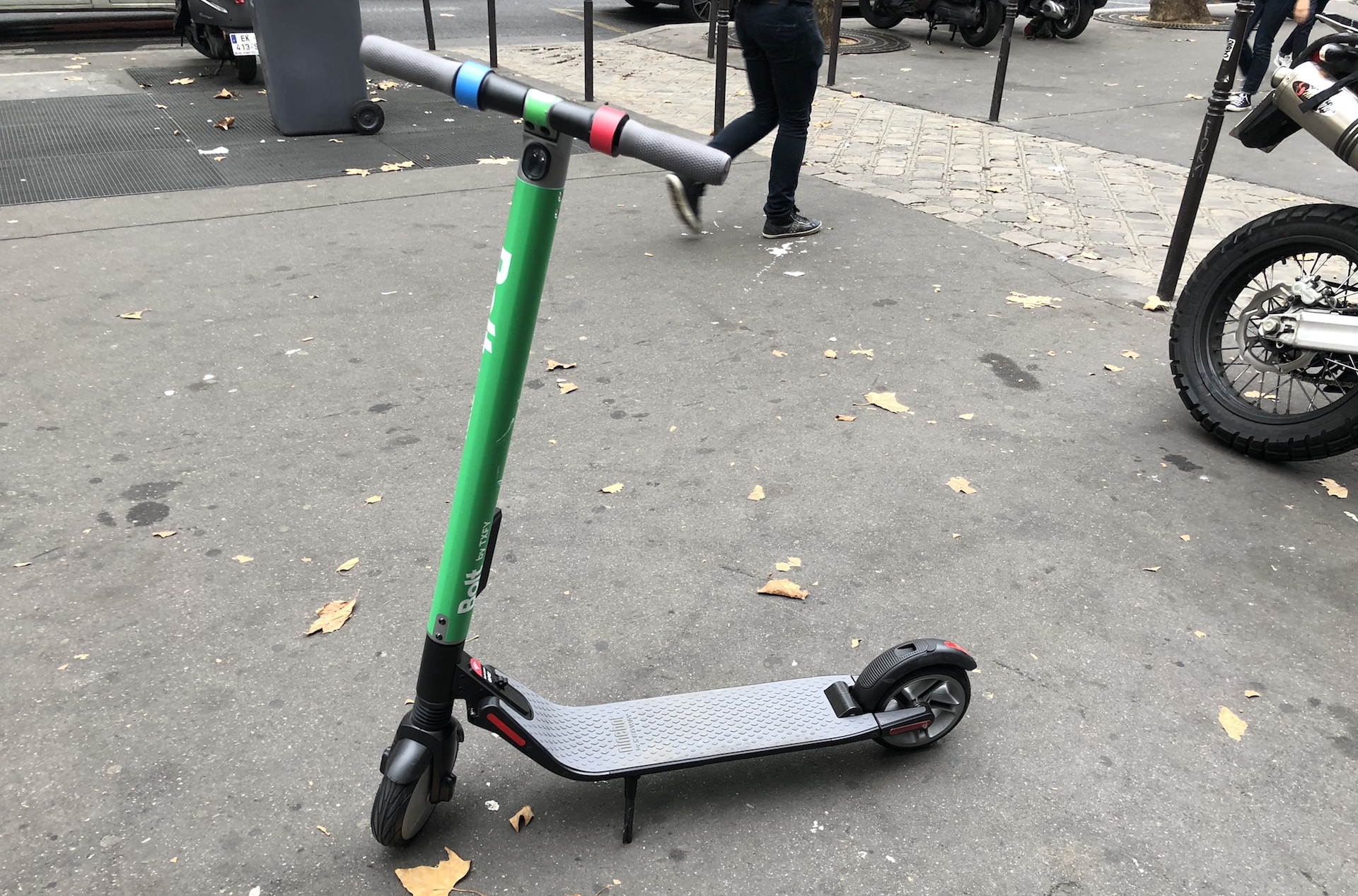 Bolt de Txfy on a teste les nouvelles trottinettes electriques en libre service lancees a Paris aujourd hui Numerama