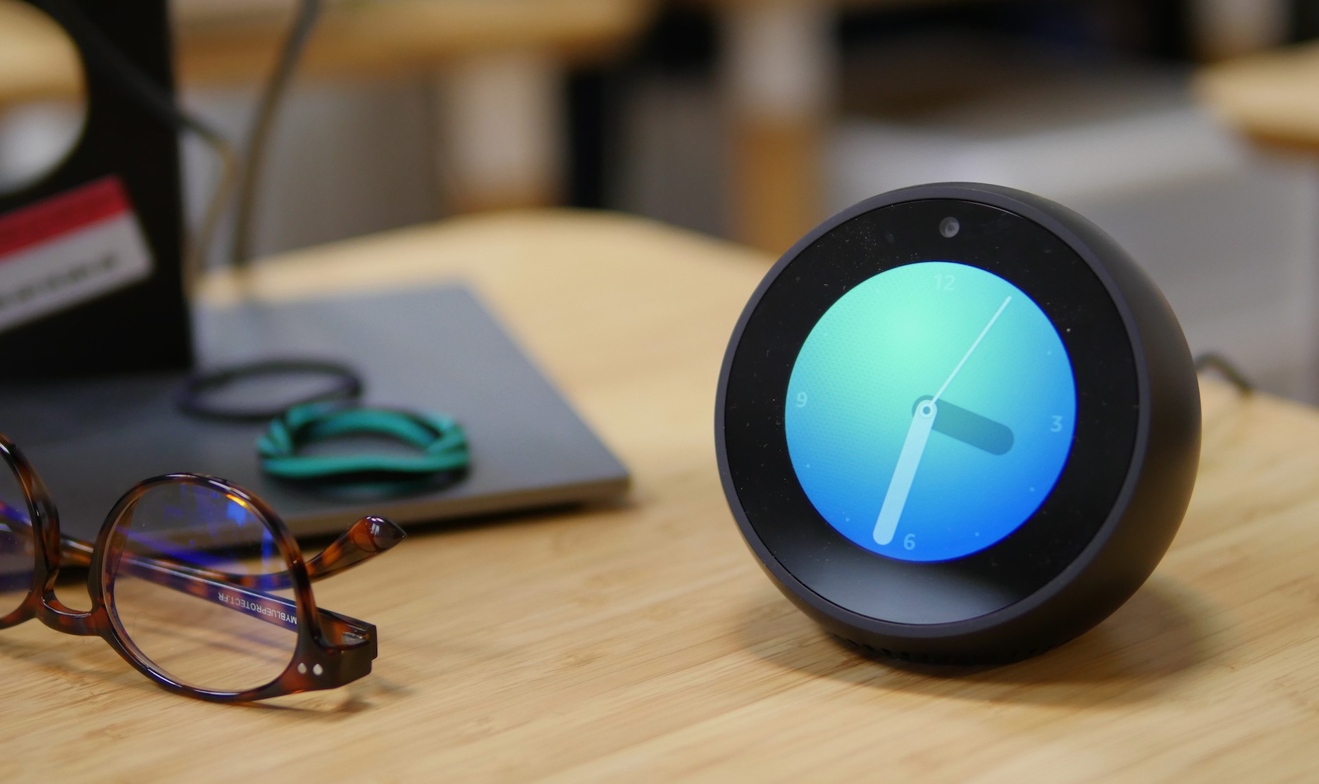 Test de l' Echo Spot : Alexa dans un écran de verdure