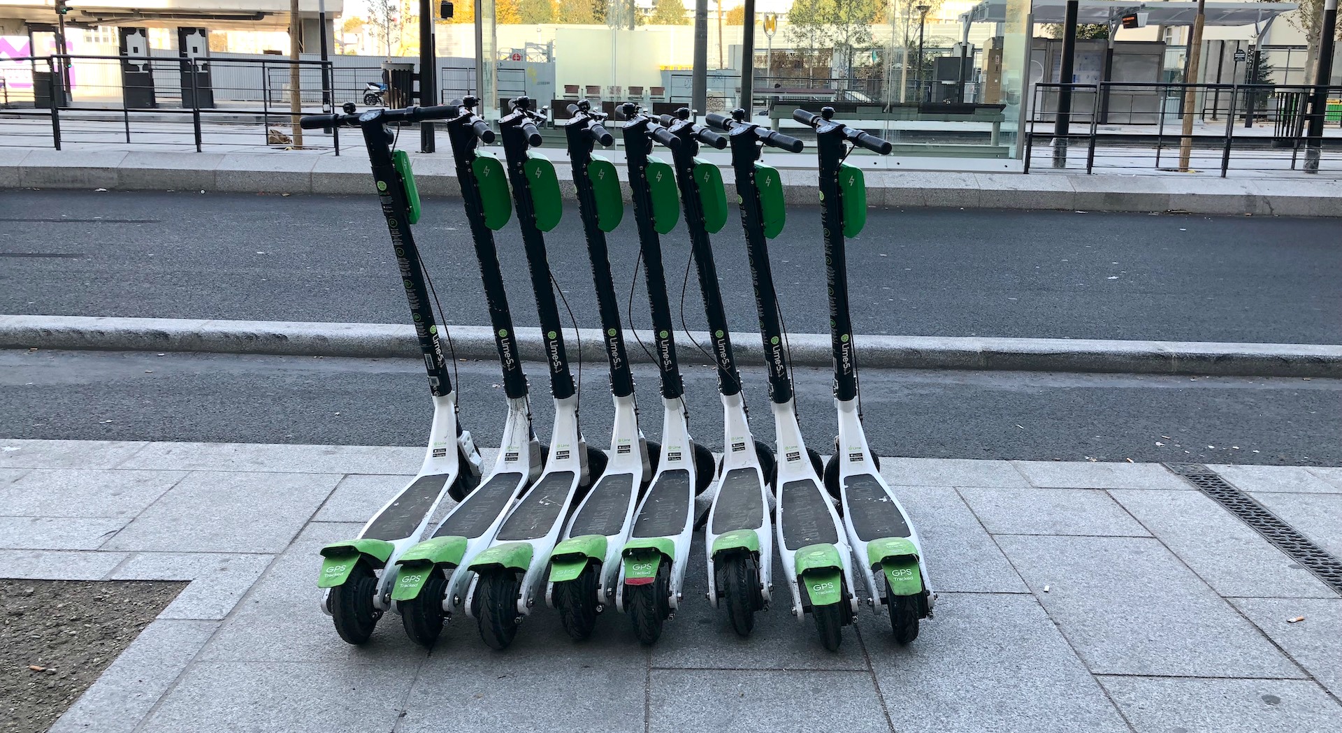 On a vu comment Lime va vous empêcher de rouler à deux sur ses trottinettes  électriques