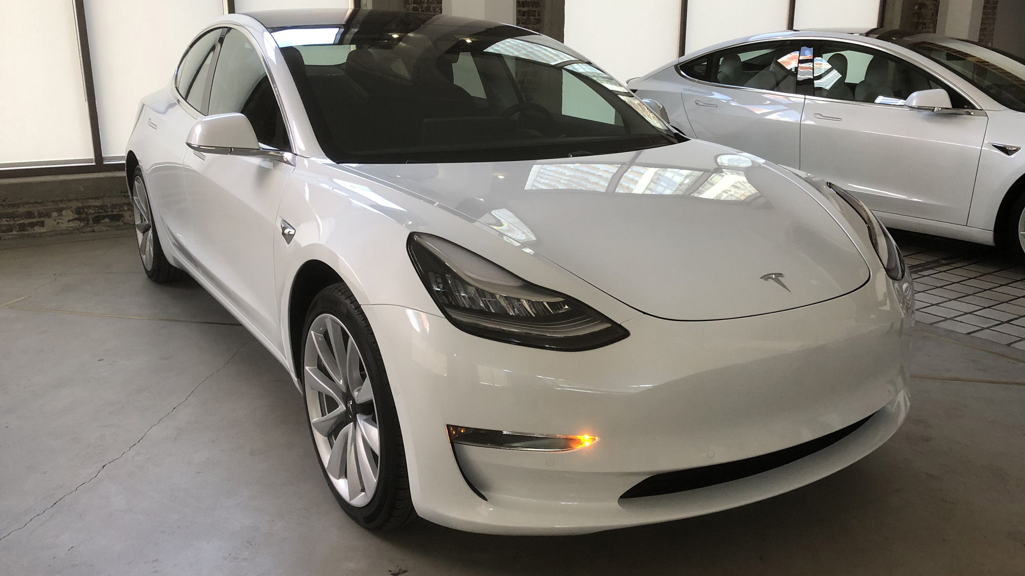 On a roulé en Tesla Model 3 sans commodo : perturbant, mais pas  rédhibitoire - Numerama