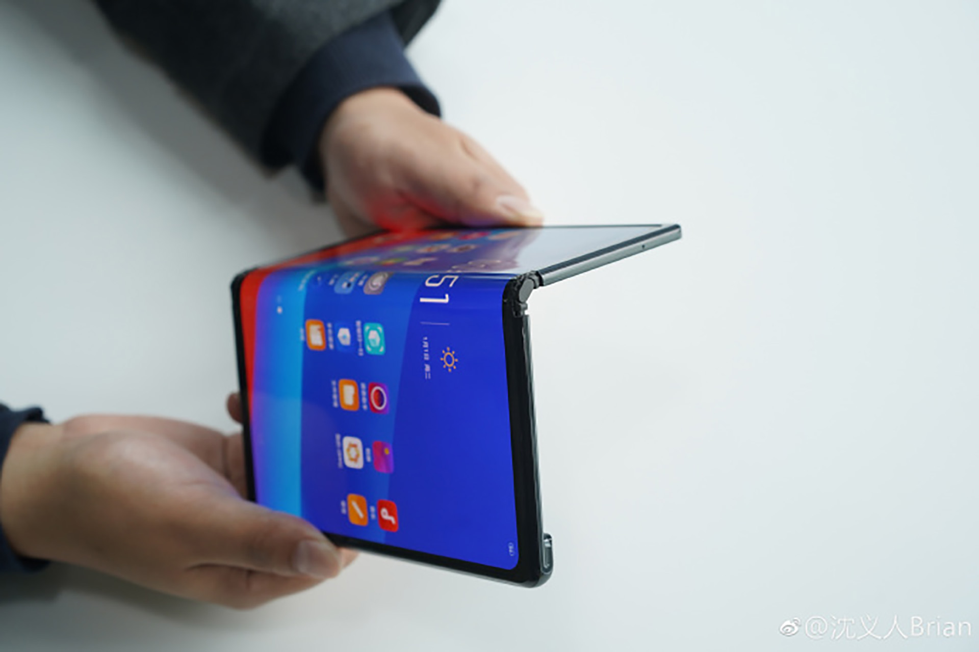 Oppo montre aussi ce qu'il sait faire en matière de smartphone pliable avec un écran vers l'extérieur