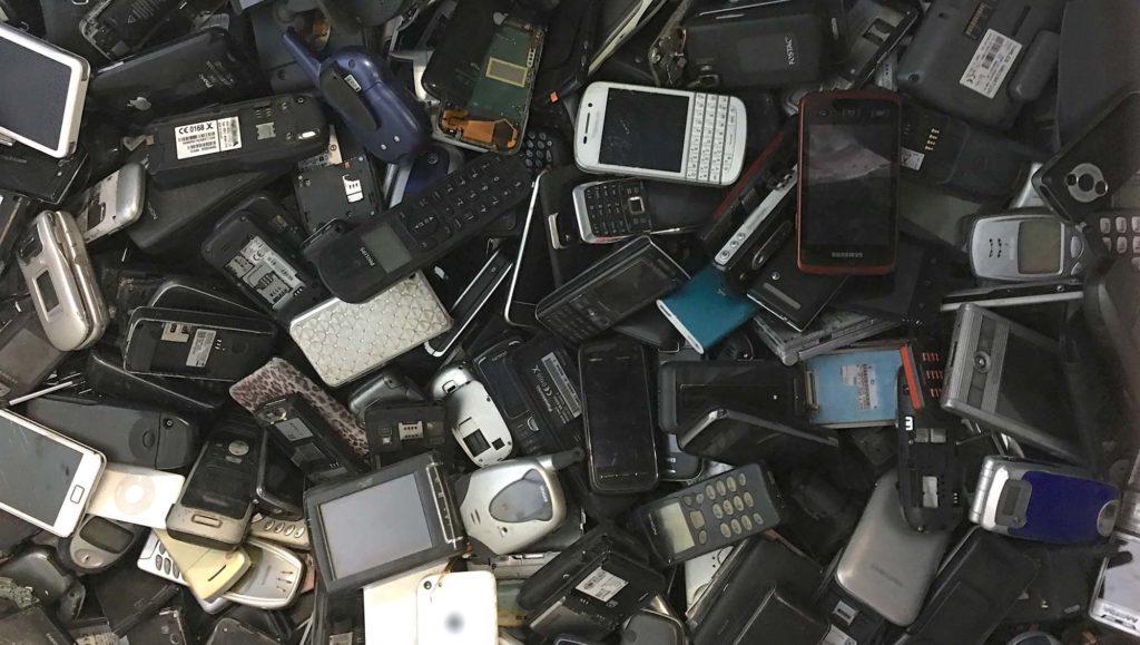 smartphone mobile téléphone recyclage déchet