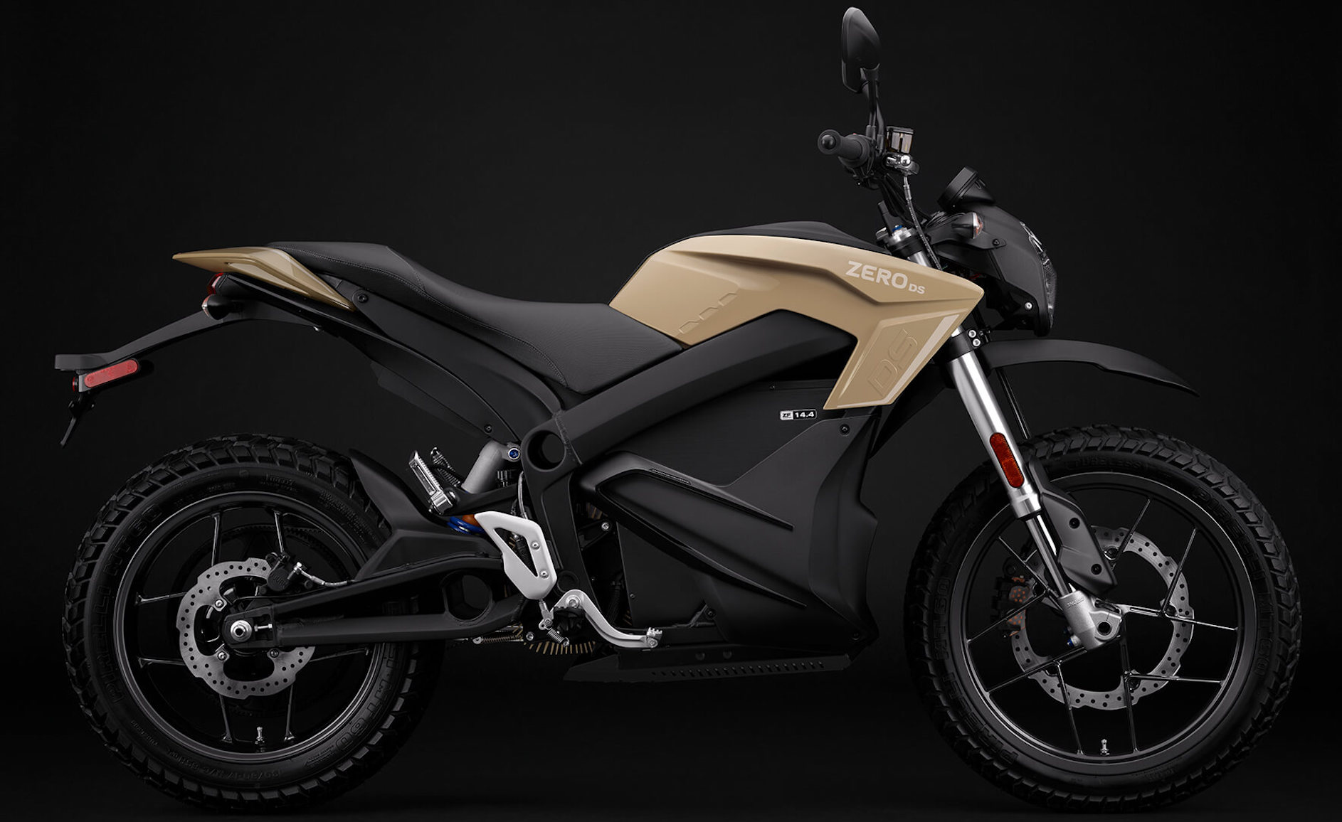 Prise en main de la moto Zero DS le plaisir de la vitesse électrique