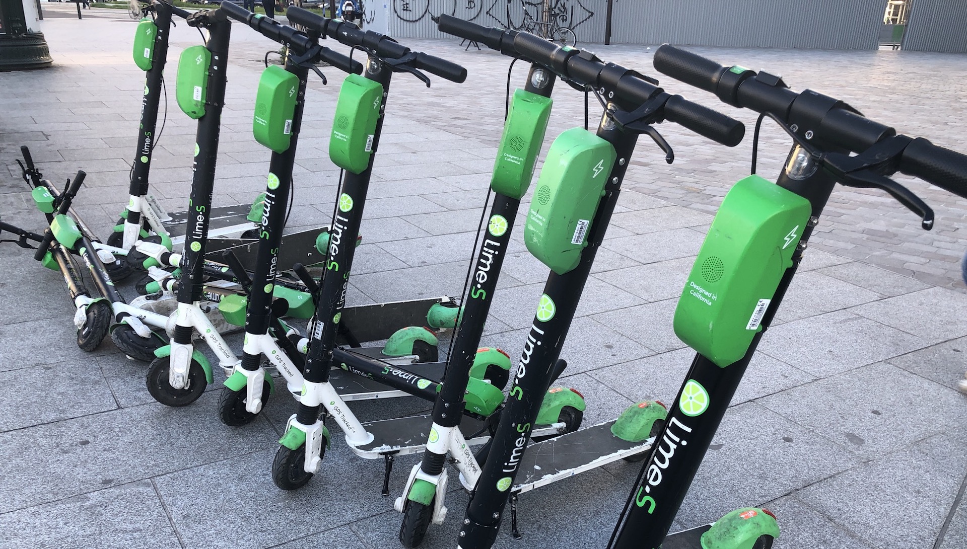 Lime cesse d'opérer ses trottinettes électriques dans 12 villes et