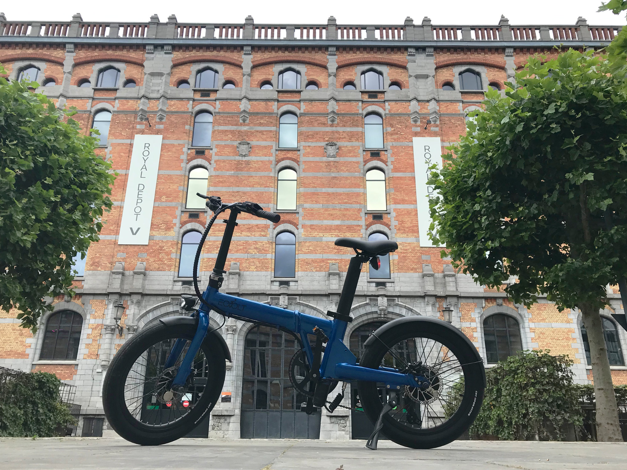 Transports : On a testé le vélo électrique pliant « le plus léger au monde  » - Le Parisien