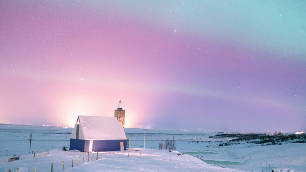 Vous pouvez voter pour la photo astronomique la plus majestueuse de 2020 ! (vidéo sur Bidfoly.com) Par Nelly Lesage (Numérama) Wang-zheng-aurore-rose-1024x576