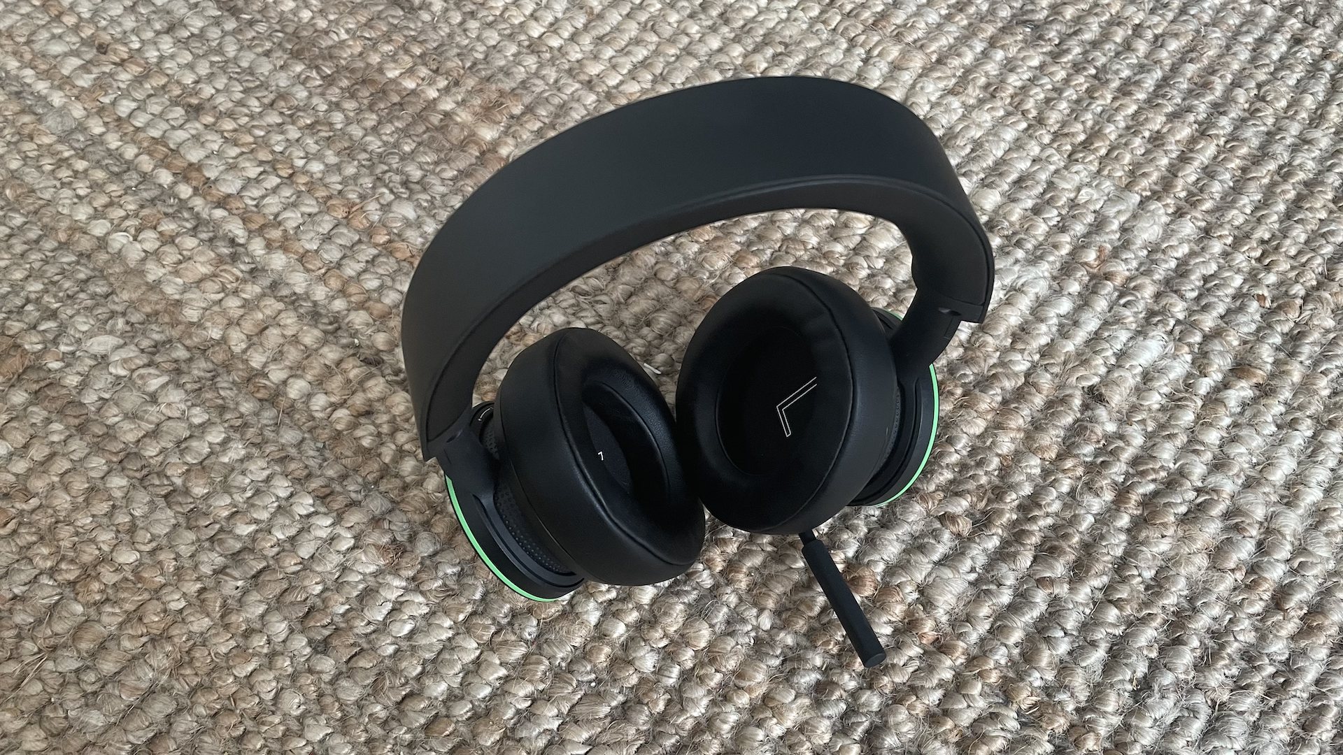 Casque Xbox Starfield Test Test du casque officiel Xbox : l'ergonomie au détriment du son - Numerama