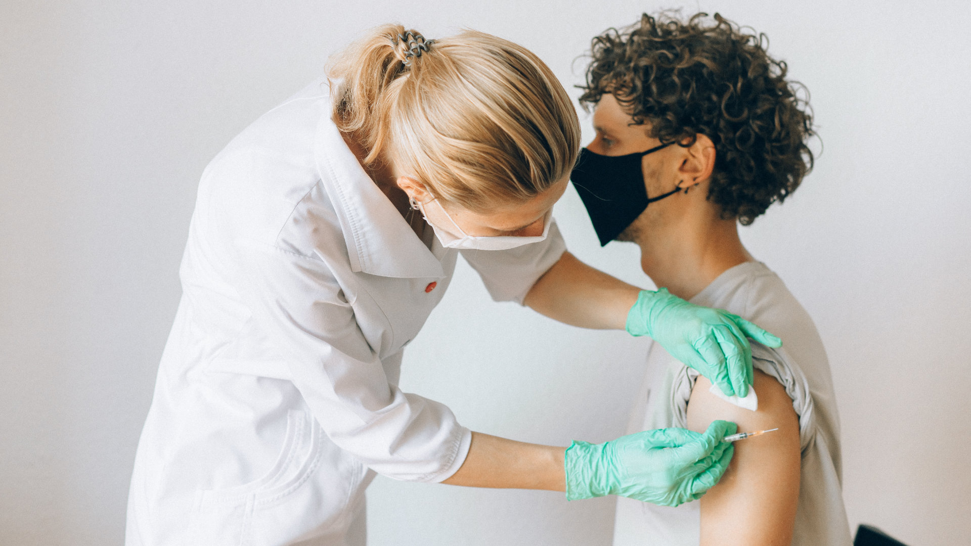 3e dose de vaccin ouverte aux plus de 18 ans des le 27 novembre doctolib en avance sur l annonce de veran numerama