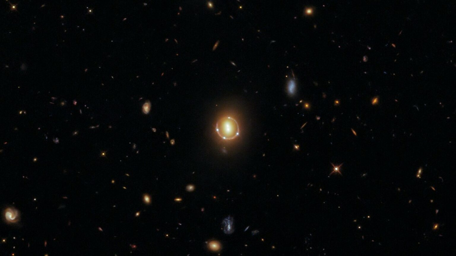 Qu'est-ce Que Hubble A Vu Lors De Votre Anniversaire Hubble photographie un superbe « anneau d'Einstein » : qu'est-ce que ce