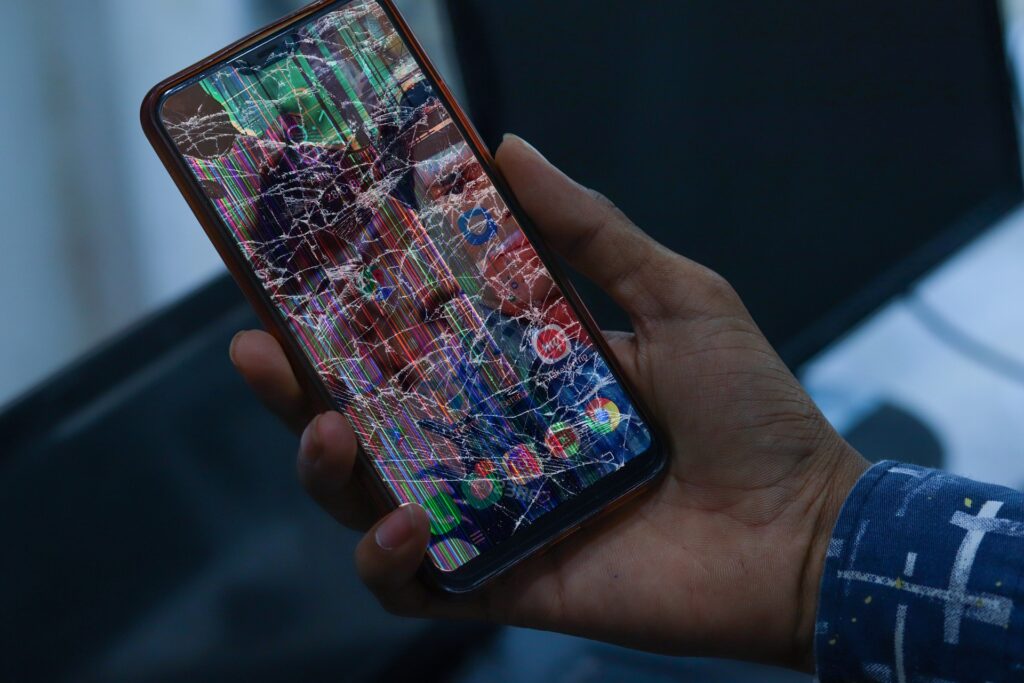 écran cassé sur un smartphone