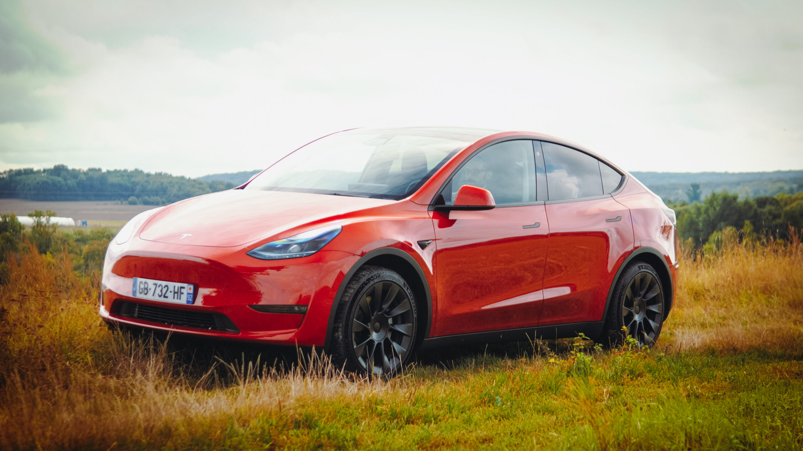 On a essayé le Tesla Model Y : c'est notre nouvelle voiture Tesla préférée  - Numerama