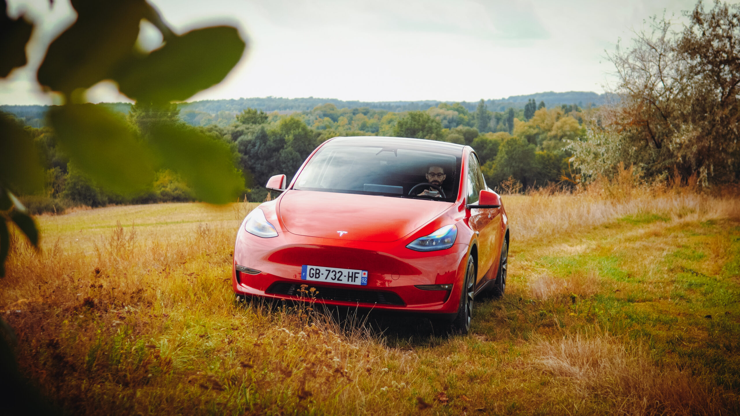 On a essayé le Tesla Model Y : c'est notre nouvelle voiture Tesla préférée  - Numerama