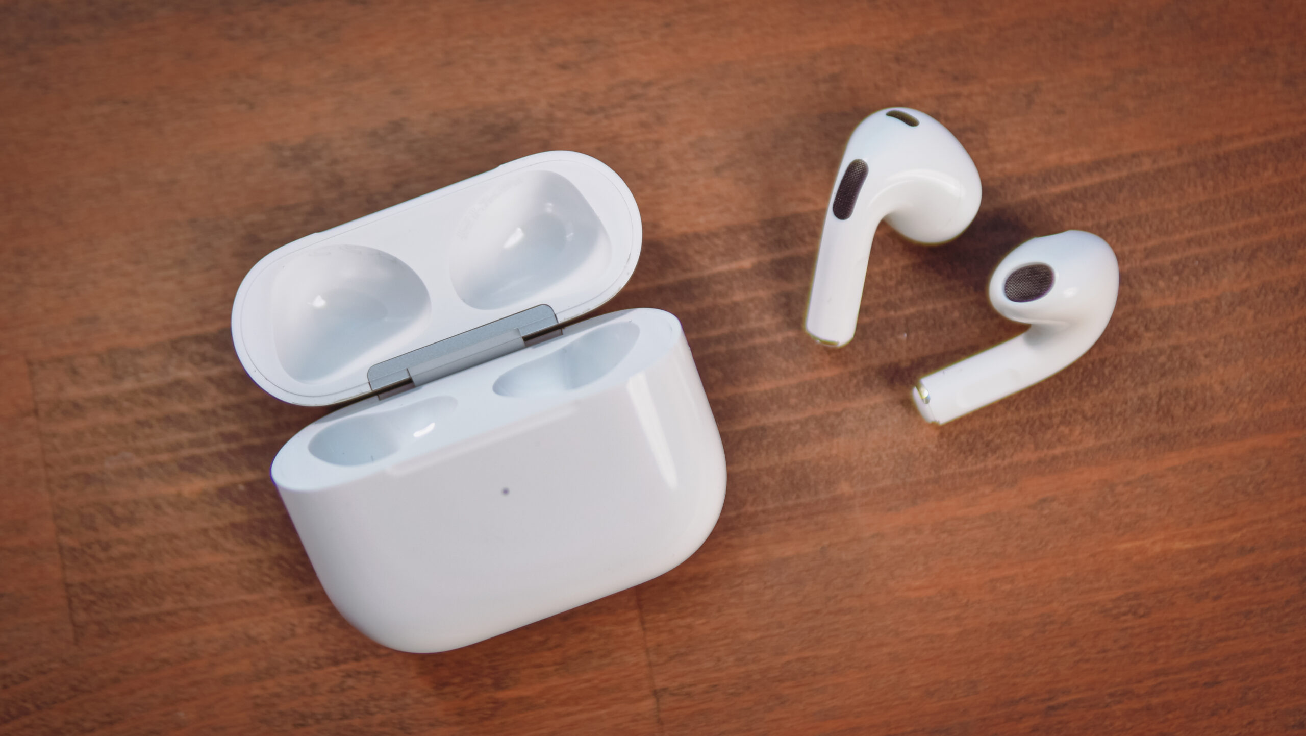 Apple AirPods (3ème génération) - Ecouteurs sans fil bluetooth avec boitier  de charge pour iPhone/iPad/Mac Pas Cher