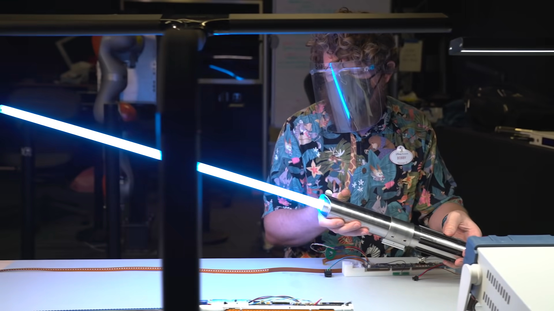 Le « vrai » sabre laser de Star Wars vous fait rêver ? Vous ne pourrez pas  y toucher - Numerama