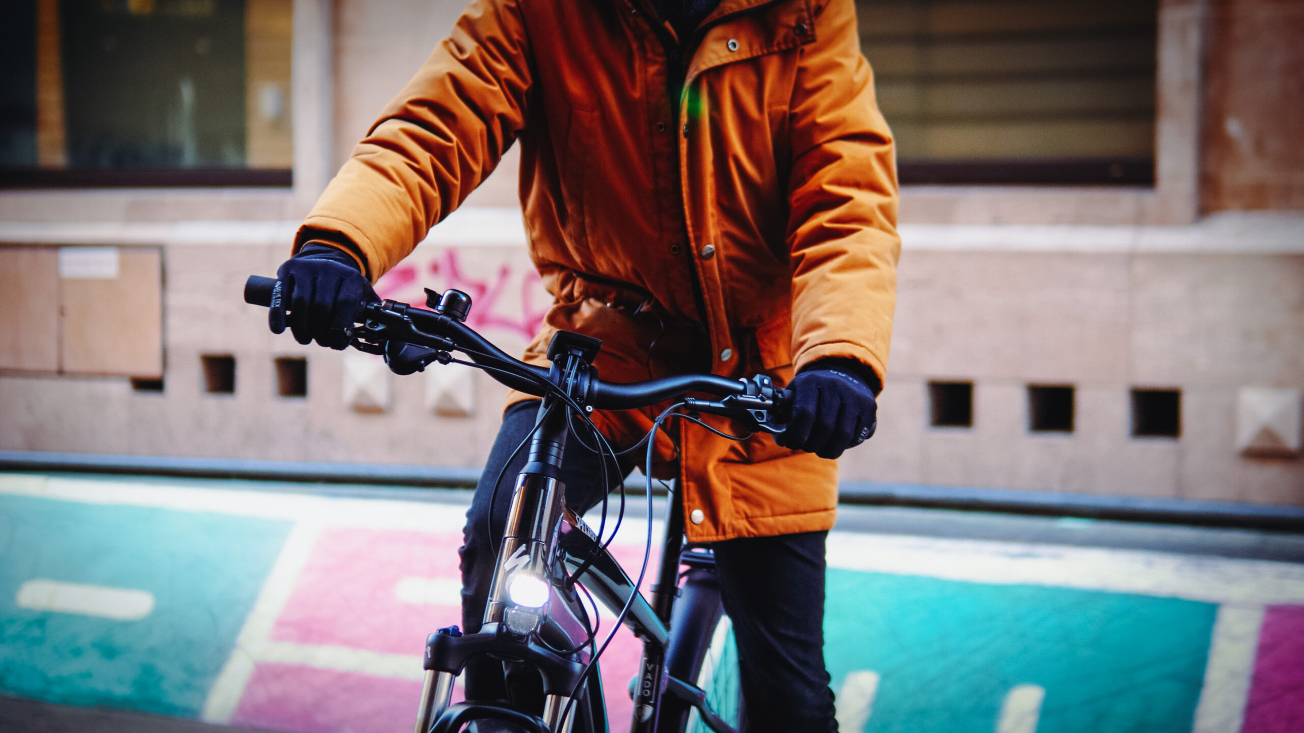 Se protéger du froid à vélo : quel équipement pour l'hiver