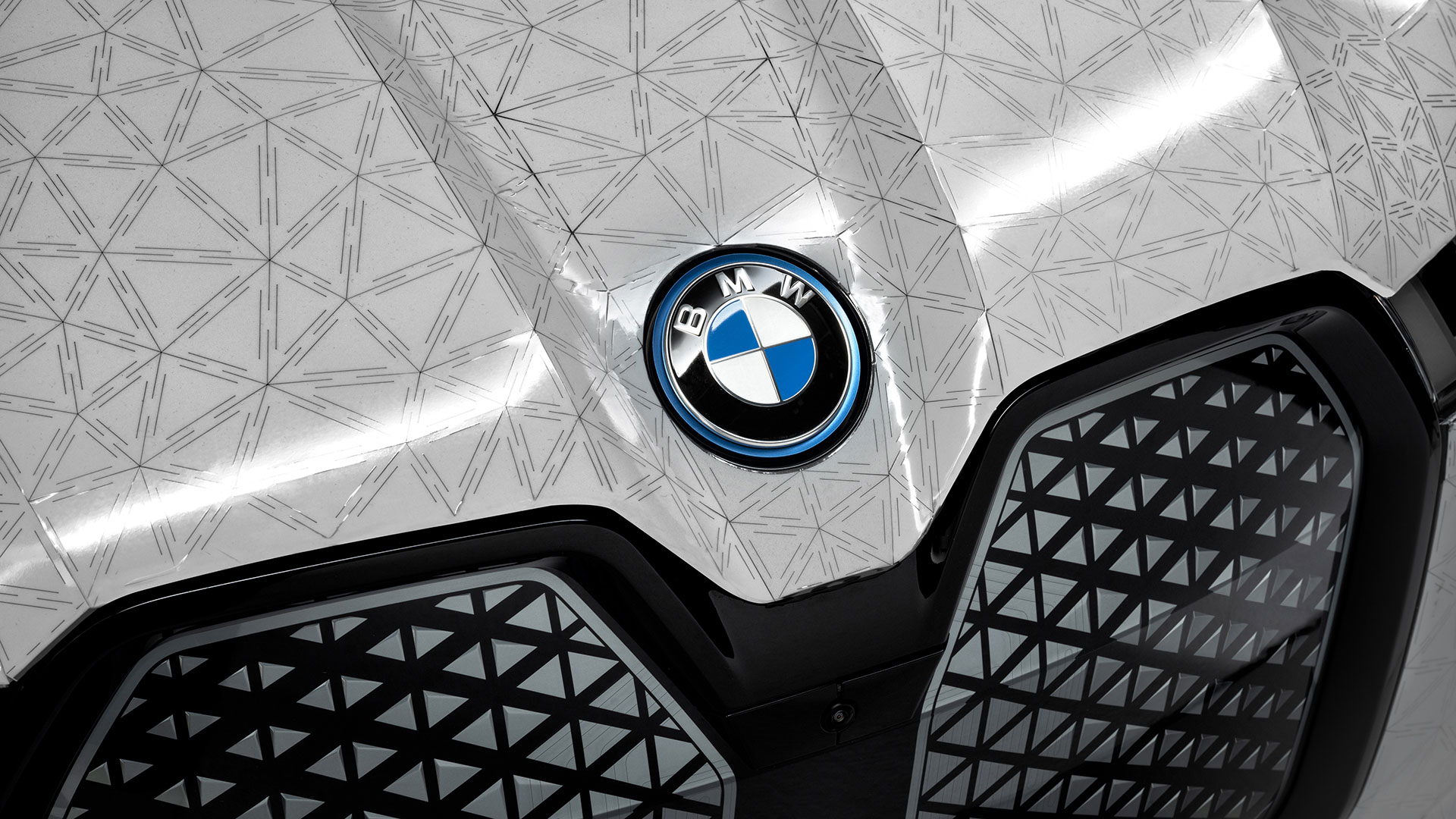 BMW dévoile la technologie E Ink  pour changer la couleur de sa voiture.