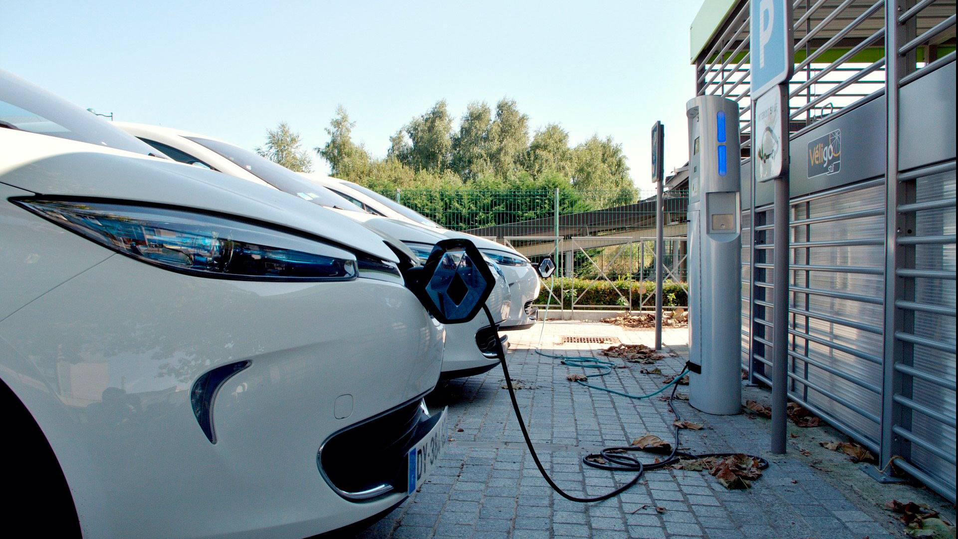 Voiture électrique : si vous n'allez pas jusqu'au chargeur, c'est le  chargeur (Mob-Energy) qui vient à vous ! - NeozOne