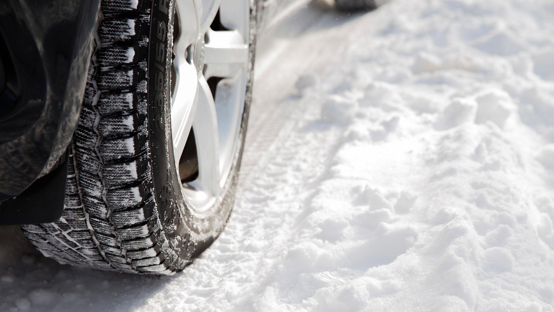 Pneus hiver, toutes saisons, chaînes, chaussettes à neige : on a testé pour  vous !