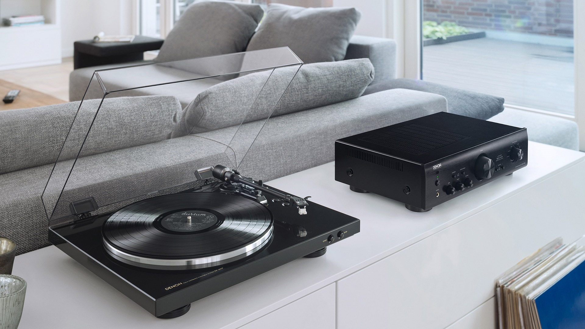 La platine vinyle DP300F de Denon est une très bonne affaire à 100€ de moins Numerama