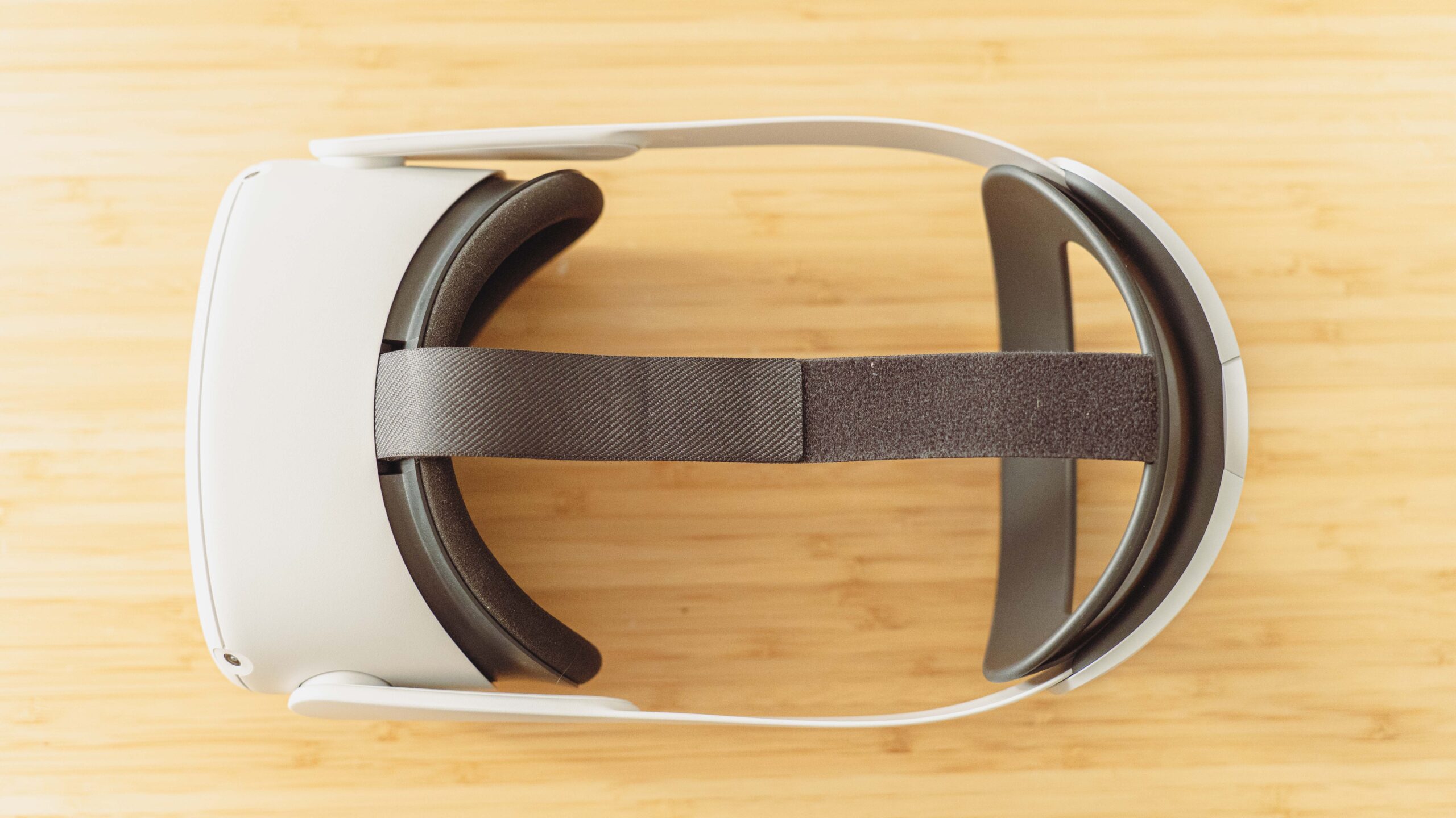 Meta lance son nouveau casque de réalité virtuelle juste avant Apple -  Forbes France