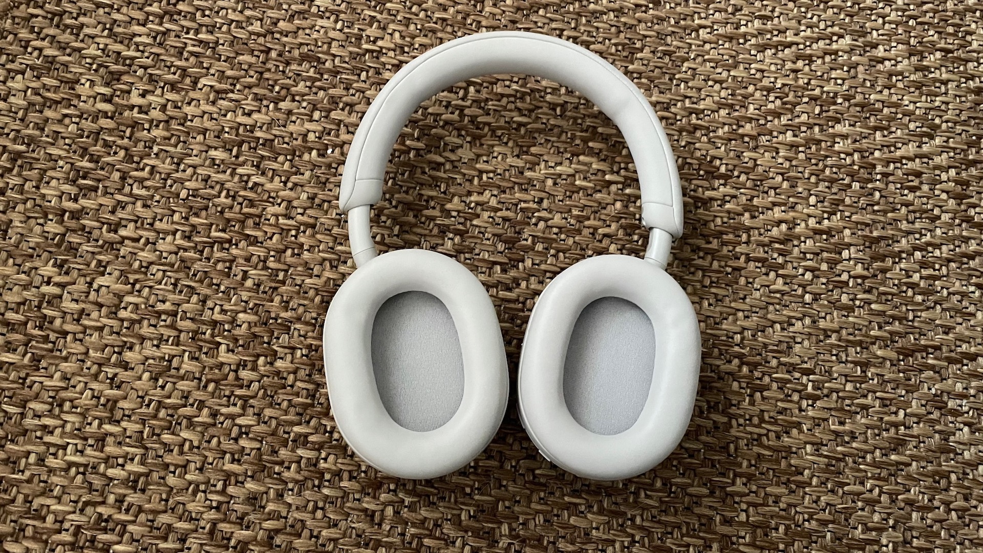 Test - Sony WH-1000XM5 : le roi des casques se renouvelle, mais ça