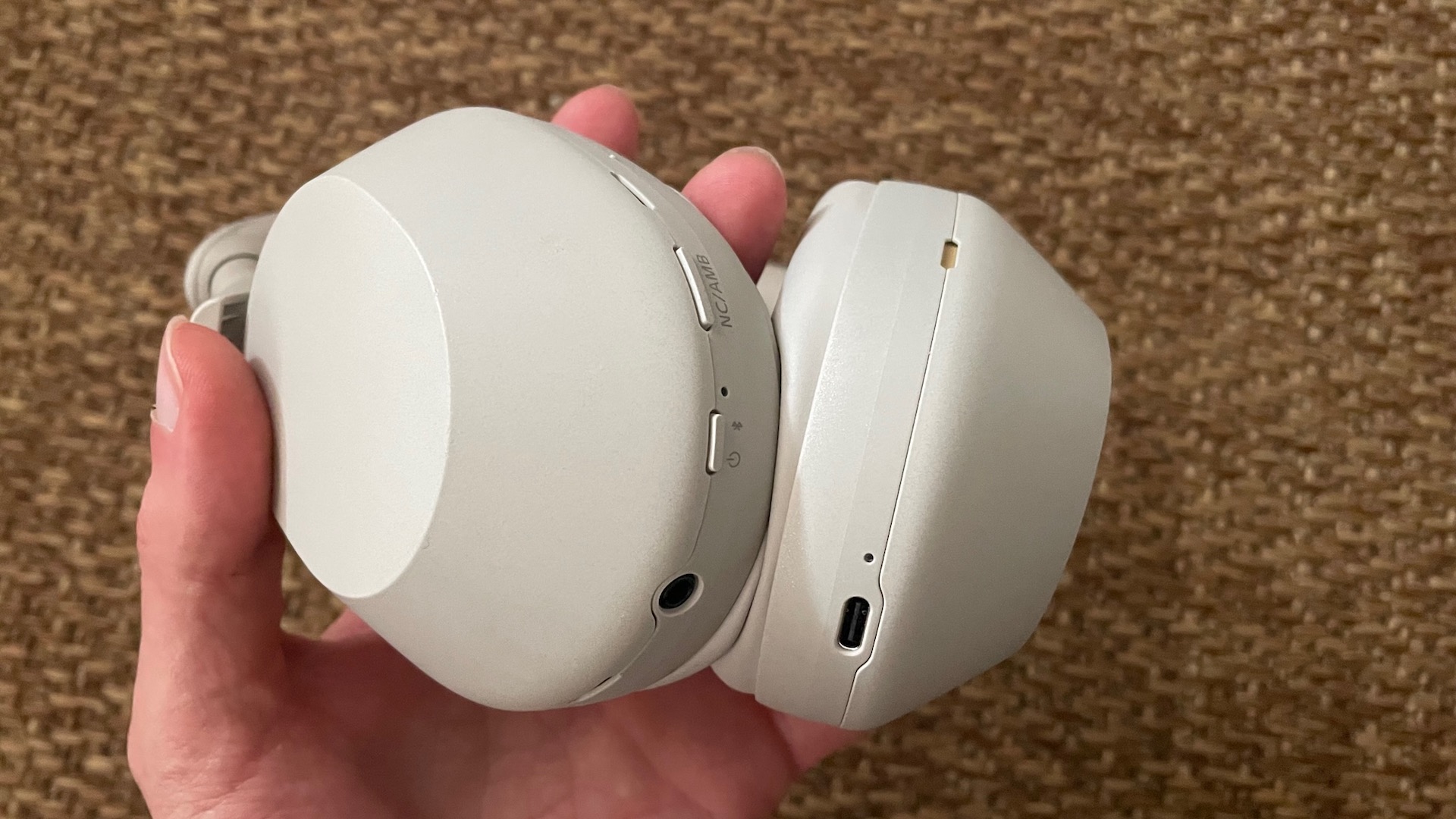 Sony présente le WH-1000XM5, son joli nouveau casque à réduction de bruit  sans fil au prix de 419 euros