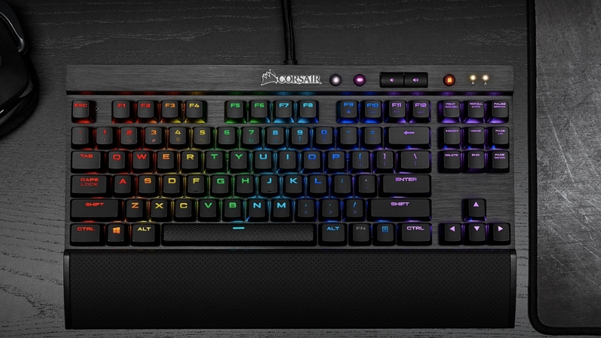 Ce pack gaming de Corsair, avec clavier, souris et tapis, est à un très bon  prix - Numerama