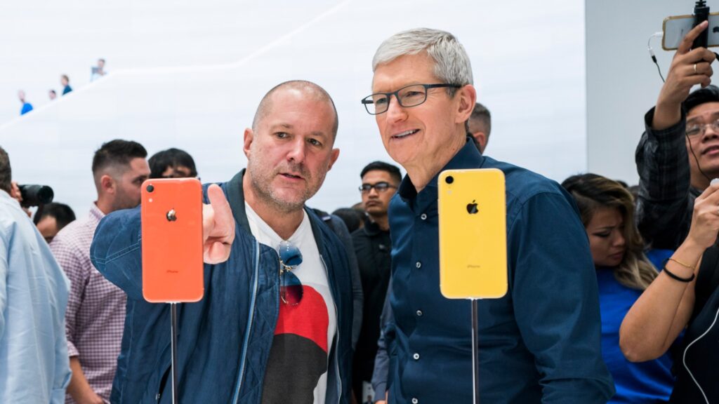 Jonathan Ive, à gauche, du temps de ses activités chez Apple