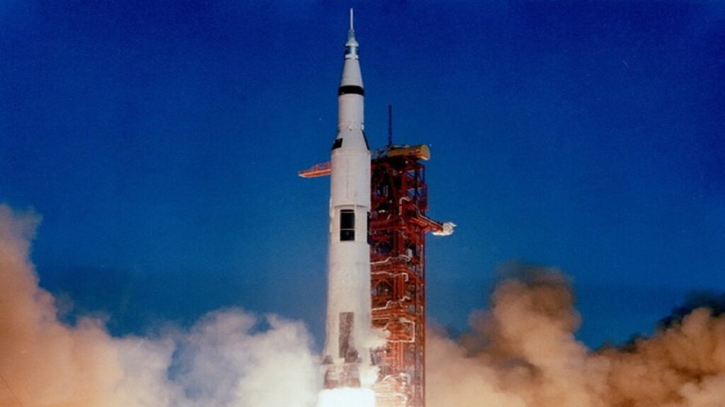 Saturn V au lancement d'Appolo 8