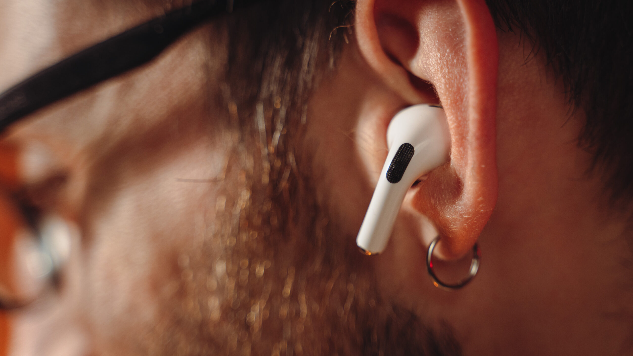 APPLE Airpods 2 (2nd Generation) - Ecouteurs sans fil bluetooth avec  boitier de charge pour iPhone/iPad/Mac Pas Cher