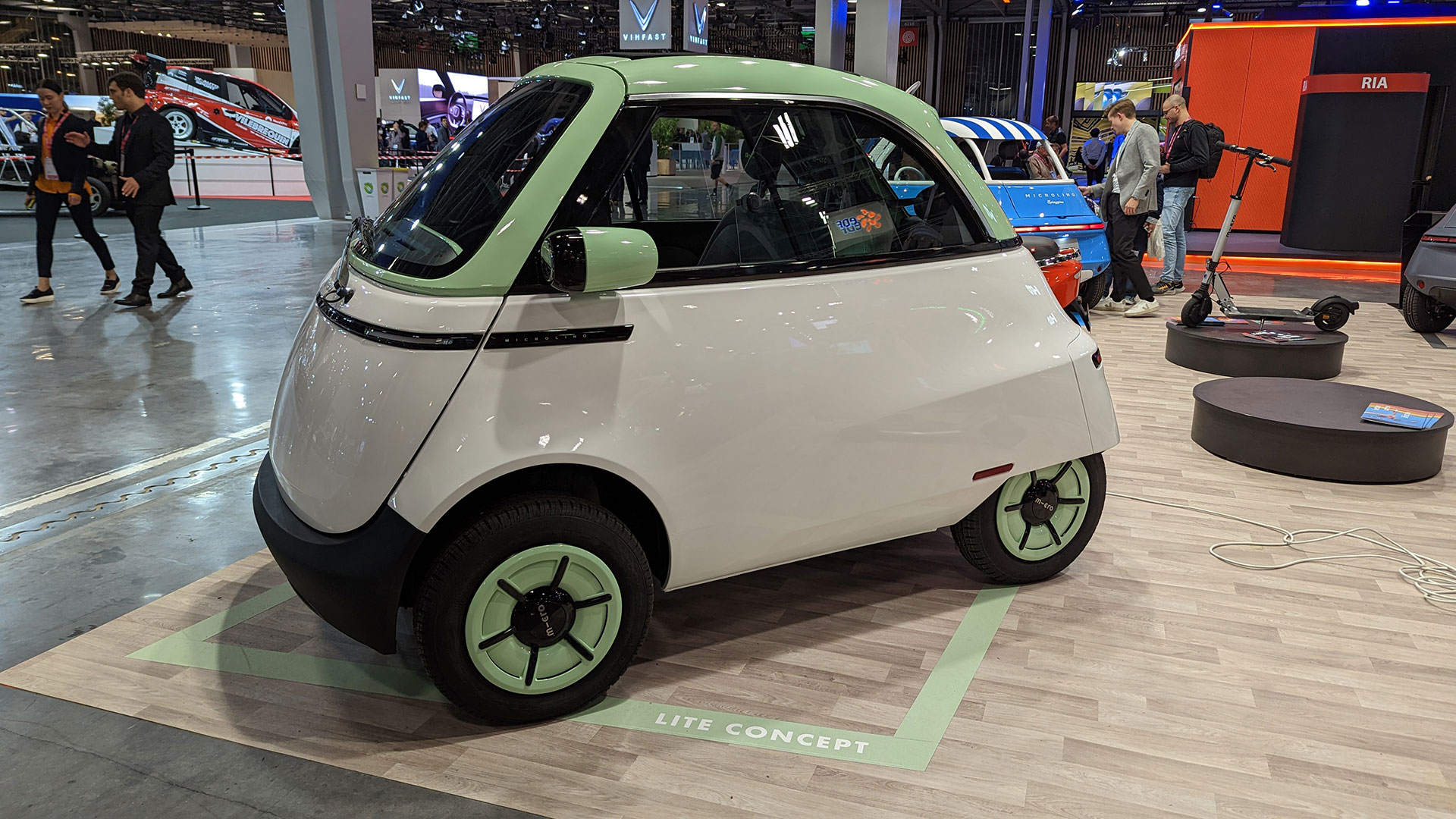 On a vu la toute petite Microlino Lite, une nouvelle voiture électrique  sans permis - Numerama