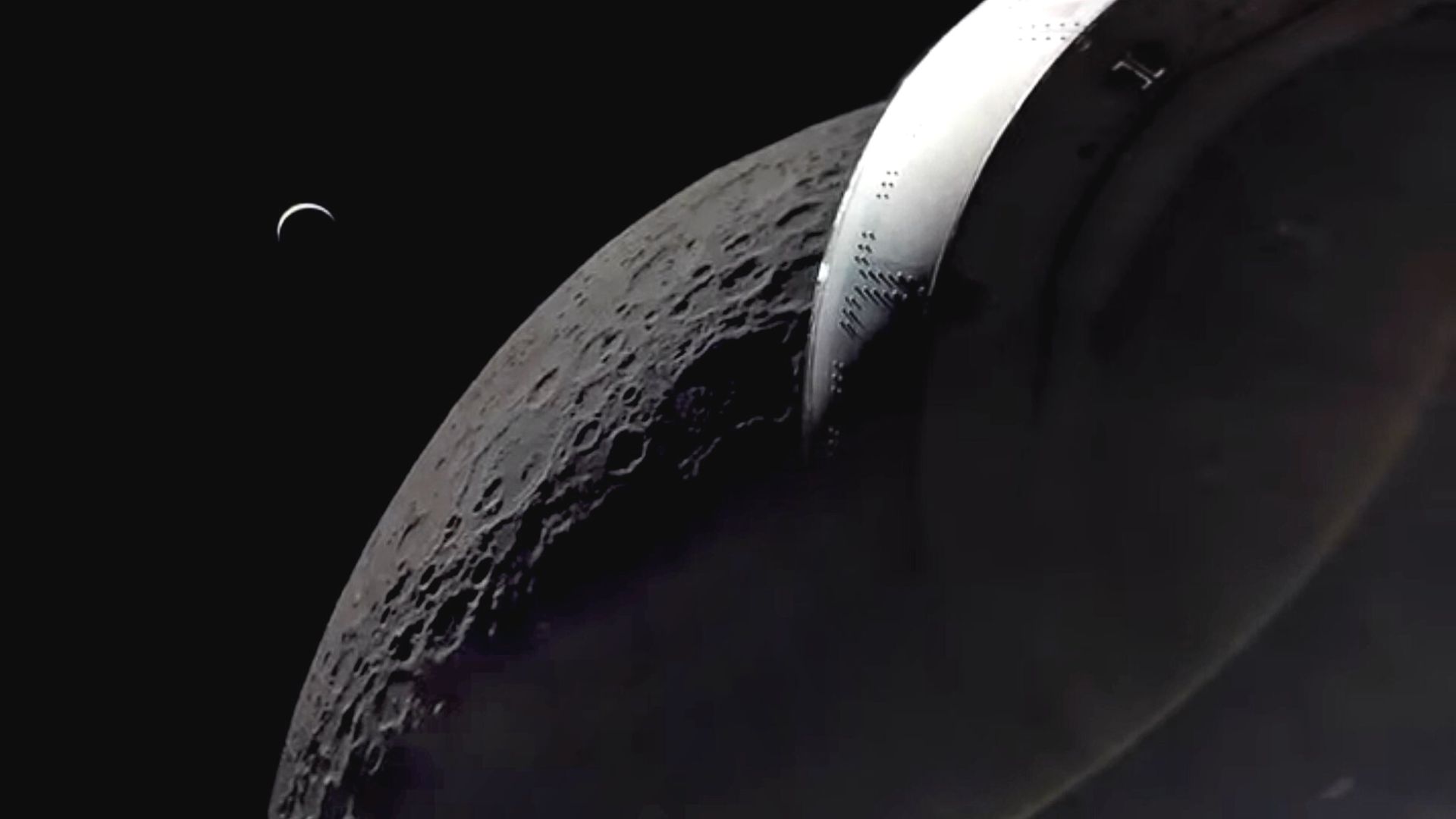 Cette image d'Artémis I survolant la Lune est digne d'un film de science-fiction