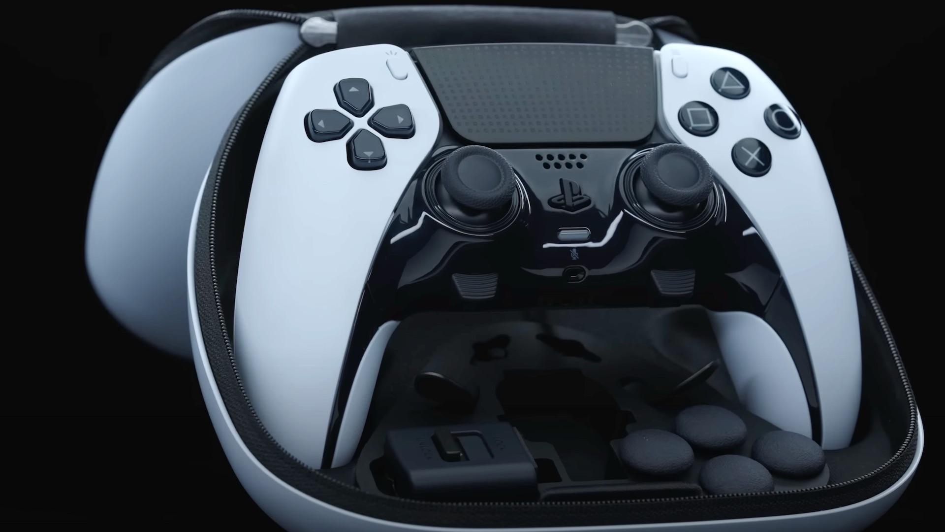 La manette pro de la PS5 (240 €) a une moins bonne autonomie que