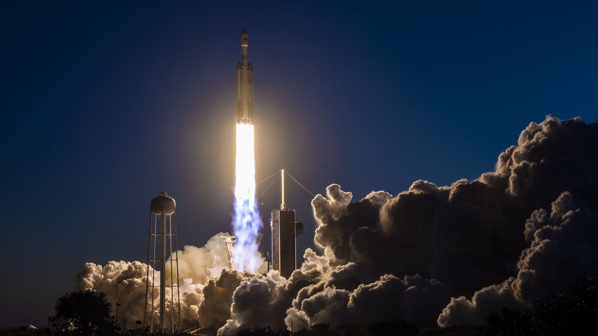 ESPACE. Falcon Heavy, la fusée la plus puissante du monde, a décollé