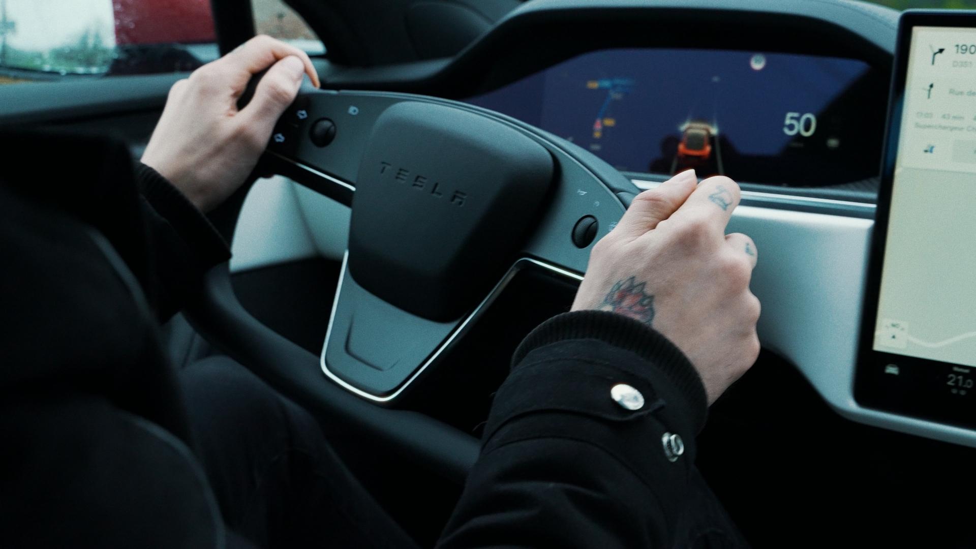 Avec CarPlay, Apple veut passer à la conduite automobile - Sciences et  Avenir