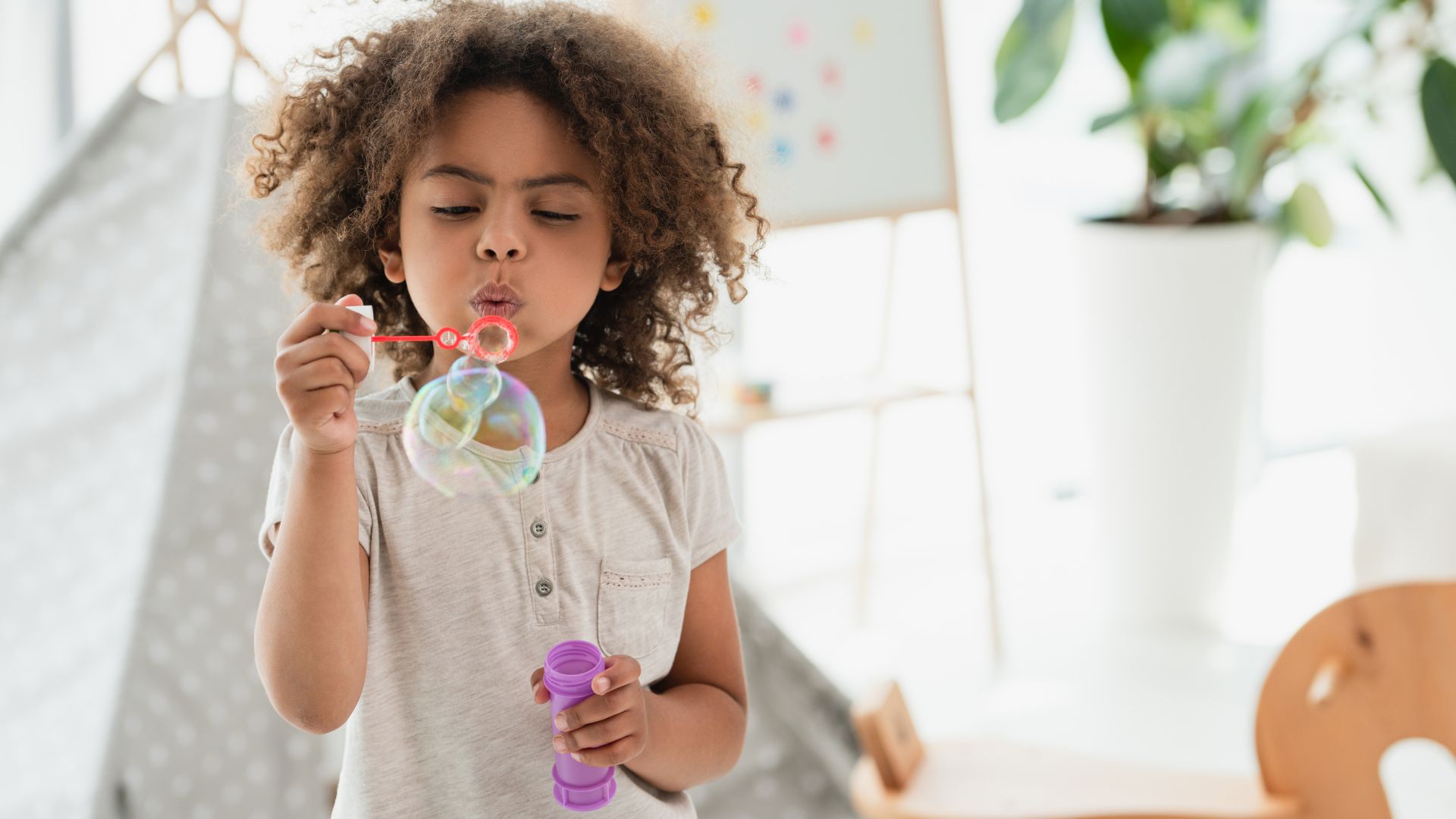 Comment faire des bulles de savon géantes ? Voici LA recette imbattable.