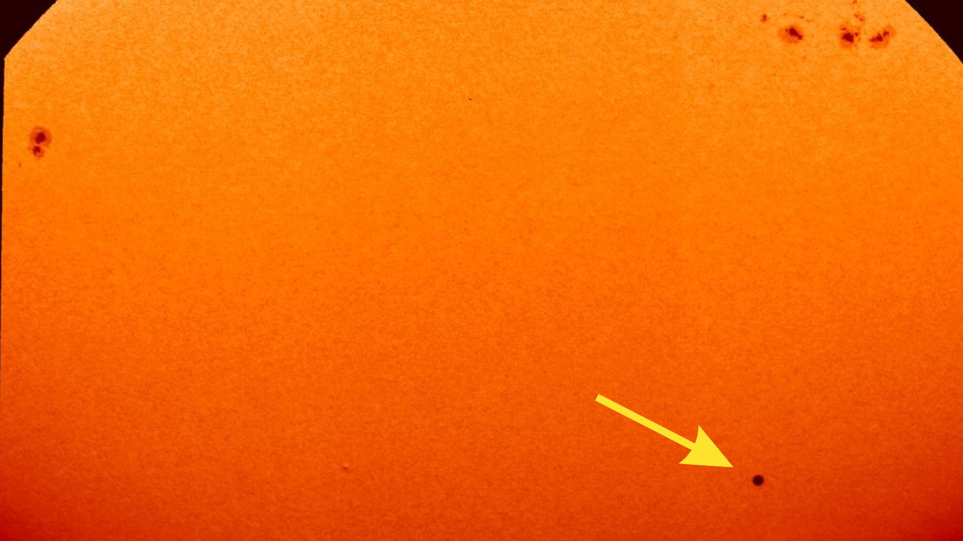 Este punto frente al Sol no es una mancha, es un planeta