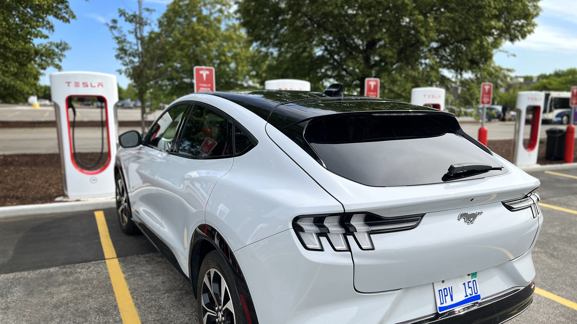 Alliance Ford/Tesla pour la recharge : à l’opposé du bon sens
