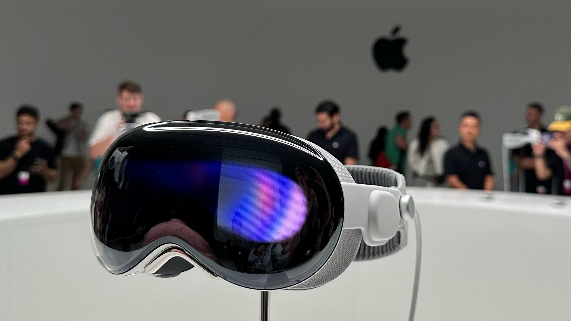 On a vu le casque Apple Vision Pro en vrai