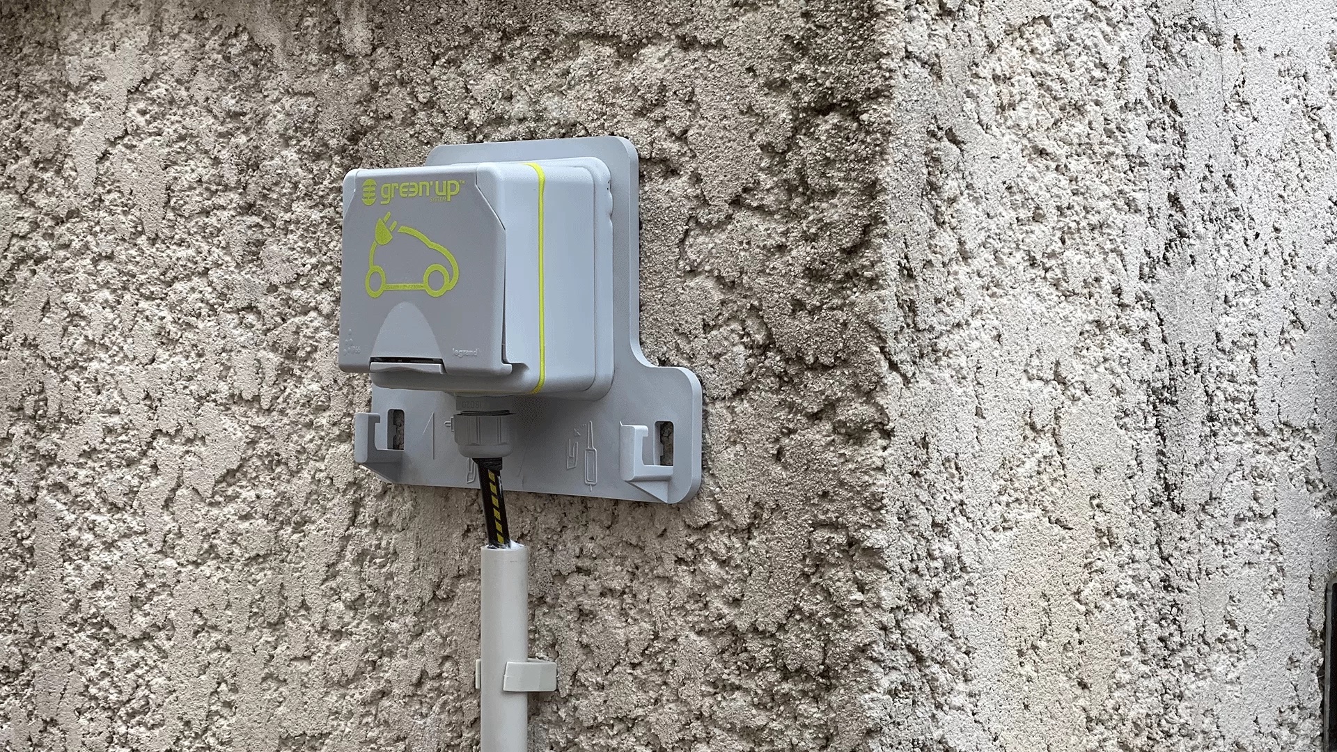 Comment installer un prêt-à-poser GREEN'UP ACCESS pour véhicule électrique  ? - particulier