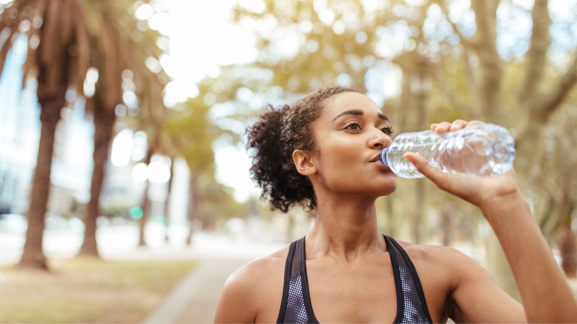 L'eau en bouteille est pire que tout pour la santé : on boit du plastique -  Numerama