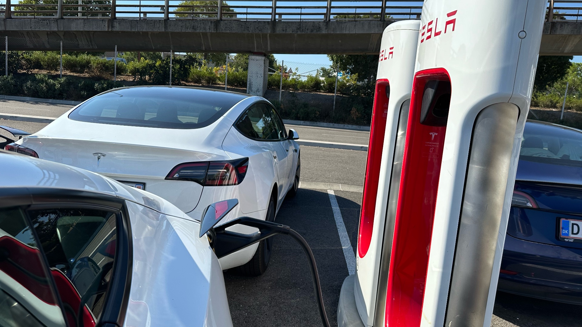 ESSAI - BORNE RECHARGE TESLA - VEHICULE AUTRE MARQUE