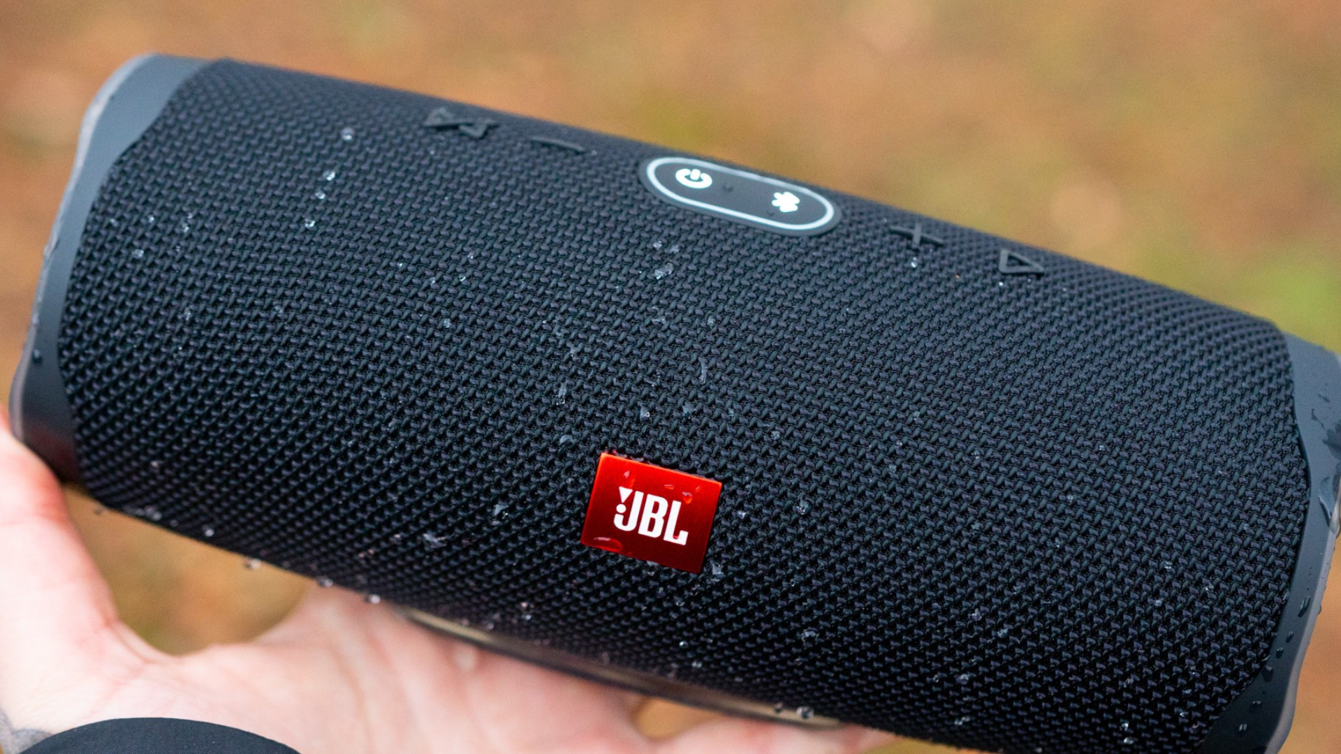 La puissante enceinte JBL Charge 4 perd presque la moitié de son