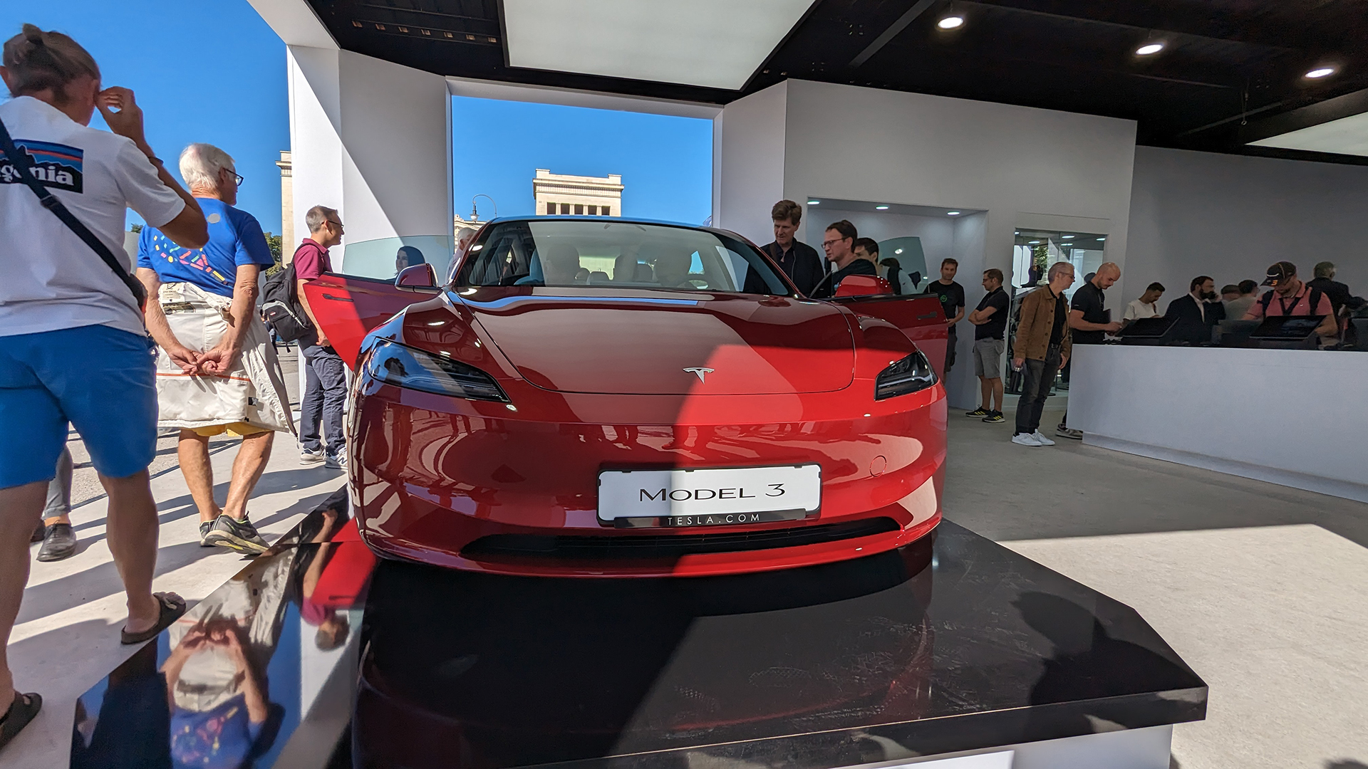 Tesla présente sa nouvelle Model 3