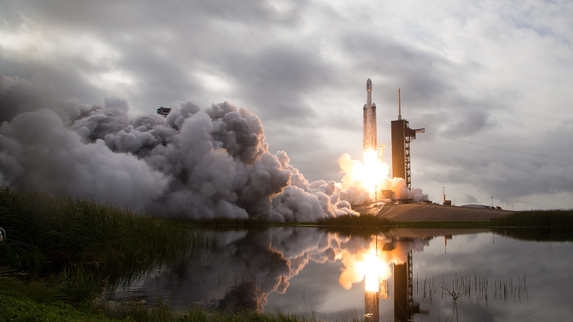 Psyche: Świetne zdjęcia Falcon Heavy, potężnej rakiety SpaceX