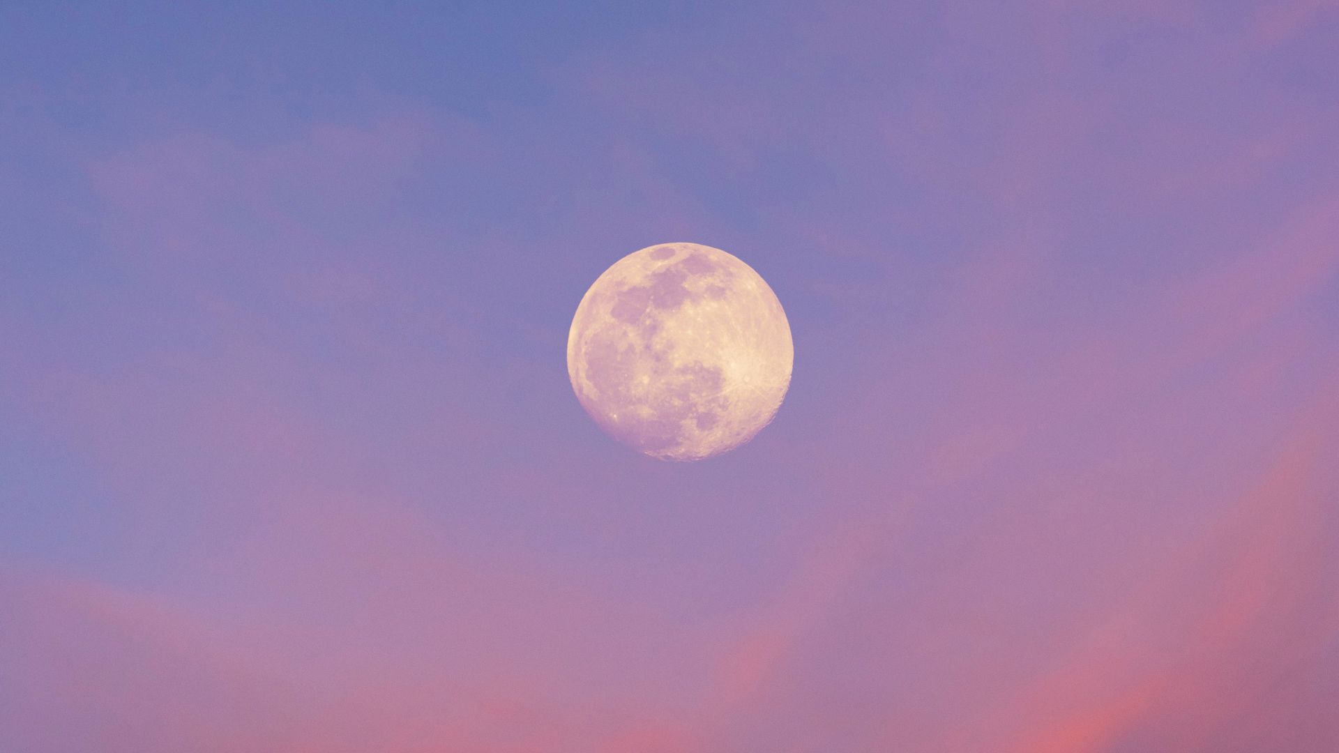 La luna è in pericolo.  È colpa nostra