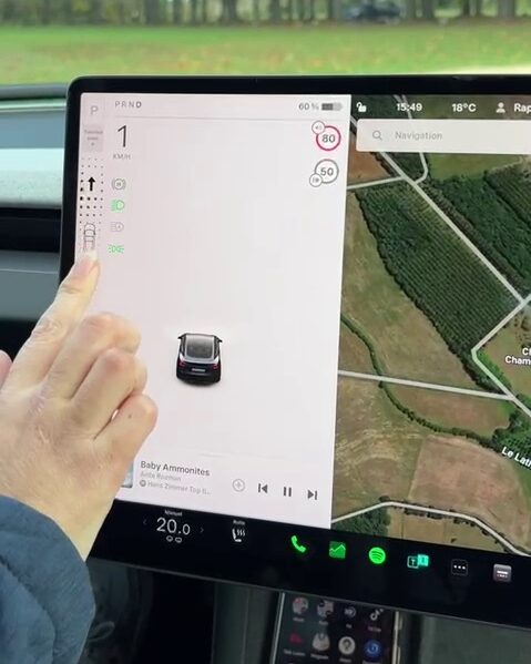 On a roulé en Tesla Model 3 sans commodo : perturbant, mais pas rédhibitoire