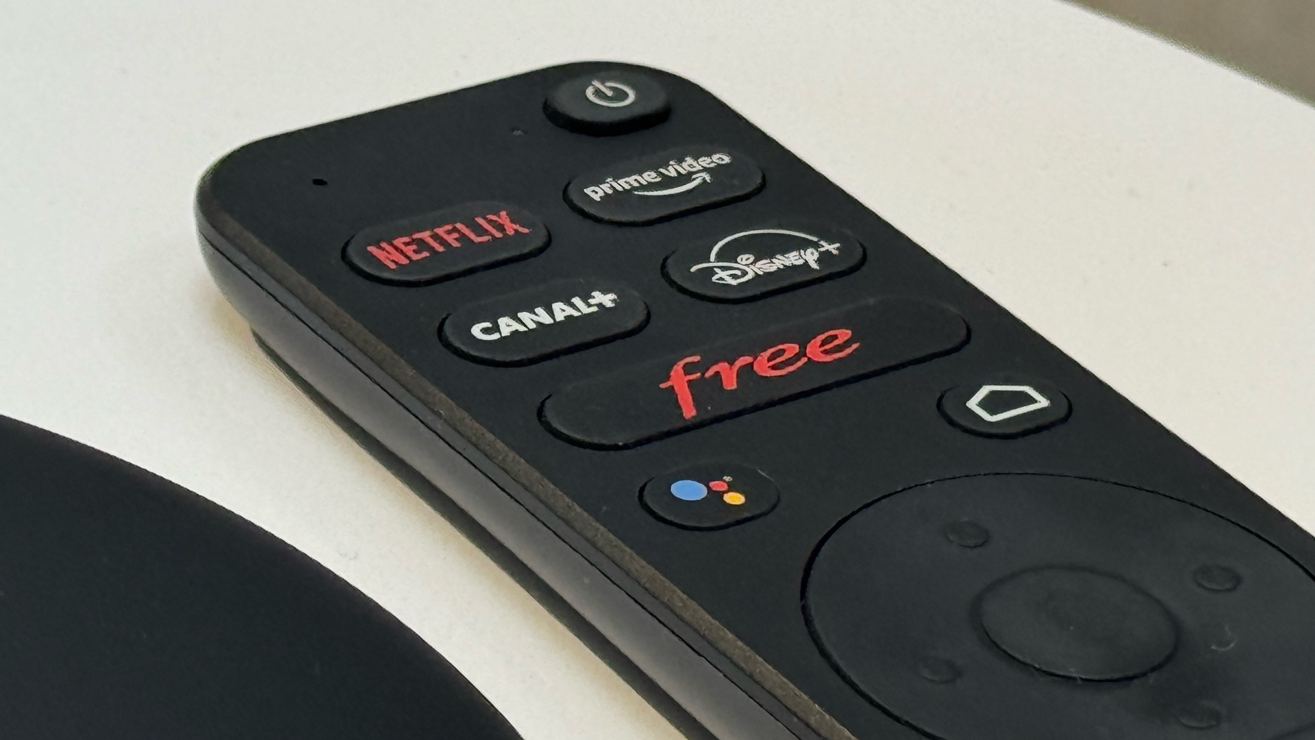 On a vu la Freebox Ultra : c'est la fin des box télé, place à l'ère des  services - Numerama